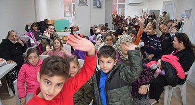 İzmir’de çocuklar 12D sinema keyfi yaşıyor