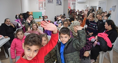 İzmir’de çocuklar 12D sinema keyfi yaşıyor