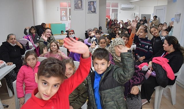 İzmir’de çocuklar 12D sinema keyfi yaşıyor