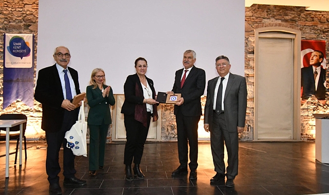 İzmir’de Depremle Yaşam Sempozyumu yapıldı