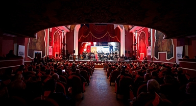 Kemeraltı’nın asırlık işletmelerine onur plaketi