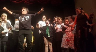 Özel çocuklar sahnede engel tanımadı