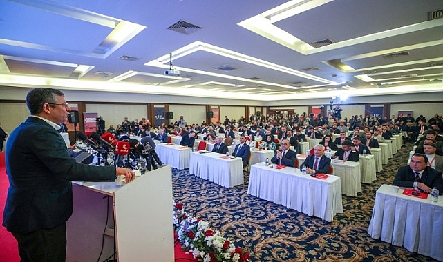 Özel'den Manisa'da 'aday' açıklaması