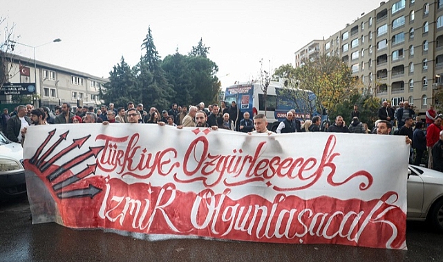 Sağanak yağmura rağmen   Bornova miting alanına döndü