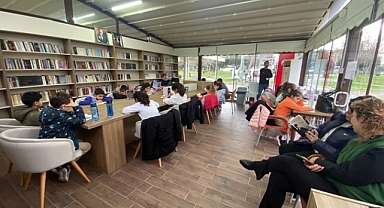 Bayraklı ‘kitap kafeleri’ çok sevdi