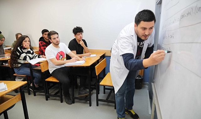 Bayraklılı öğrencilere sömestirde kurs desteği