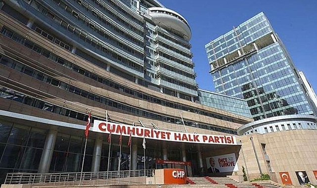 CHP'de İzmir'i liste ortalığı karıştırdı.Listeye kimlerin adı eklendi?