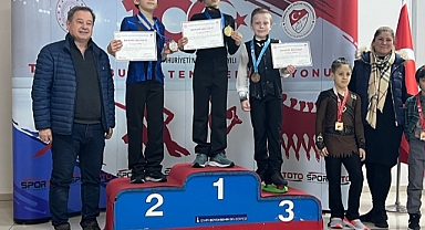 İzmir’e buz pateninden 9 madalya