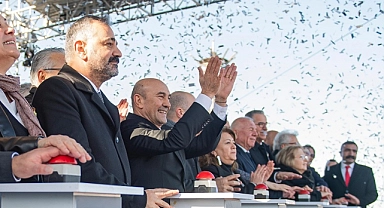 Tunç Soyer'den toplu açılışta mesaj seli