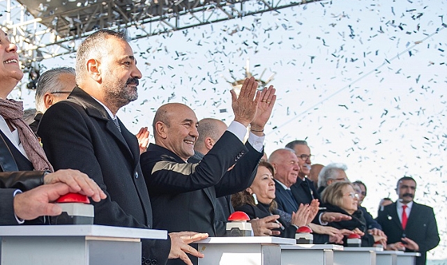Tunç Soyer'den toplu açılışta mesaj seli