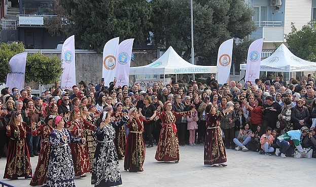 Akbıyık Datça Badem Çiçeği Festivali'ni ziyaret etti