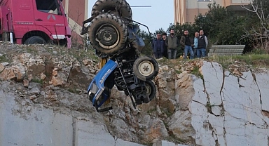 Balıkesir'de devrilen traktörün sürücüsü öldü