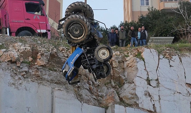 Balıkesir'de devrilen traktörün sürücüsü öldü