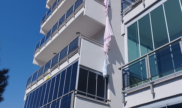Balkondan sarkıttığı çarşaflara tutunarak kaçmaya çalışan firari hükümlü yakalandı