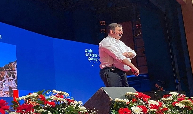 Başkan Cemil Tugay,  projelerini “İzmir Geleceğe Doğru” sloganıyla açıkladı