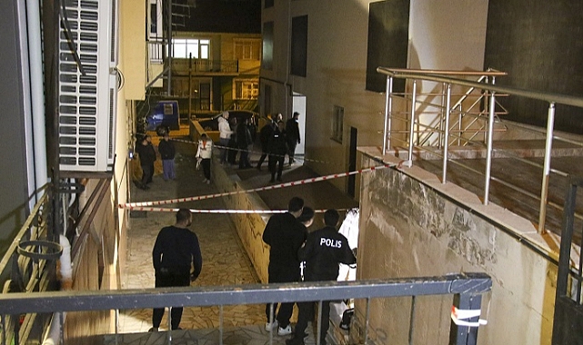 Bir kişi apartmanın önünde ölü bulundu