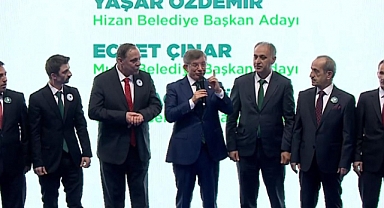 Davutoğlu, partisinin aday tanıtım toplantısında konuştu