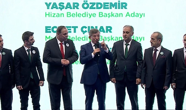 Davutoğlu, partisinin aday tanıtım toplantısında konuştu