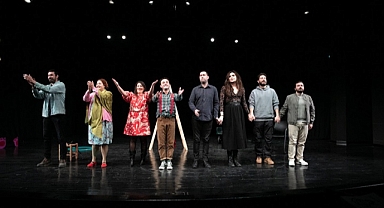 “Dikkat Nine Çıkabilir” prömiyerini yaptı