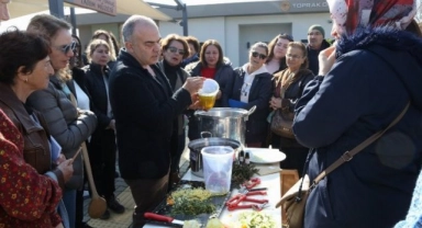 Efes Tarlası Yaşam Köyü'nde zeytinyağı sabunu atölyesi