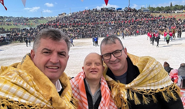 Geleneksel Deve Güreşleri büyük ilgi gördü