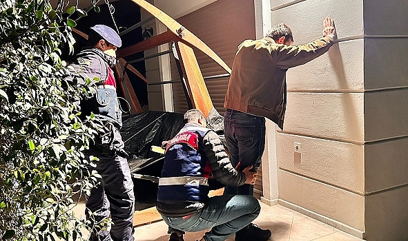 İzmir merkezli 9 ildeki terör operasyonunda 21 gözaltı