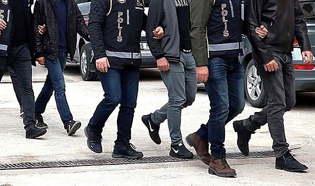 İzmir merkezli FETÖ operasyonunda 15 şüpheli yakalandı