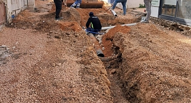 Karaburun Cumhuriyet Caddesi atık su hattına kavuştu