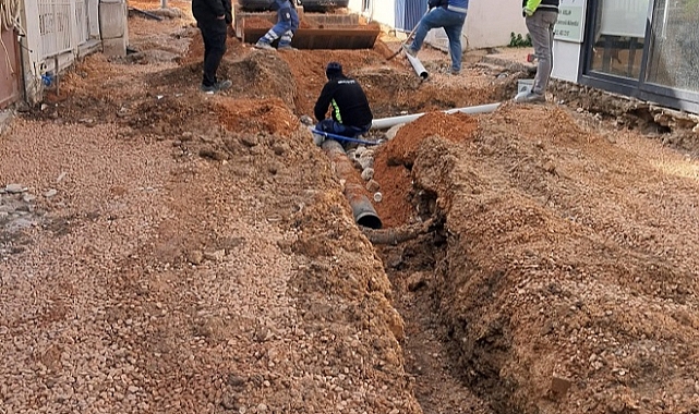 Karaburun Cumhuriyet Caddesi atık su hattına kavuştu