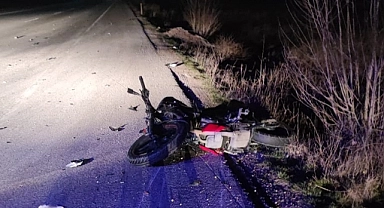 Motosikletin kamyona arkadan çarptığı kazada 1 kişi öldü,