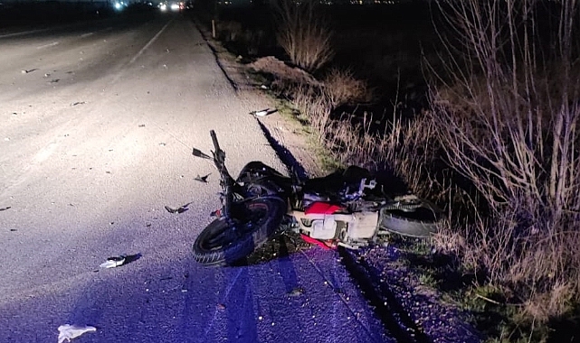 Motosikletin kamyona arkadan çarptığı kazada 1 kişi öldü,
