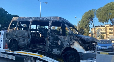 Nazilli'de yanan minibüs kullanılamaz hale geldi