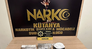 Otomobilinde 1 kilo 600 gram kokain bulunan zanlı tutuklandı