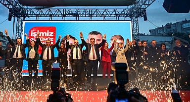 Özel, İzmir'de halk buluşması etkinliğine katıldı