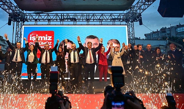 Özel, İzmir'de halk buluşması etkinliğine katıldı