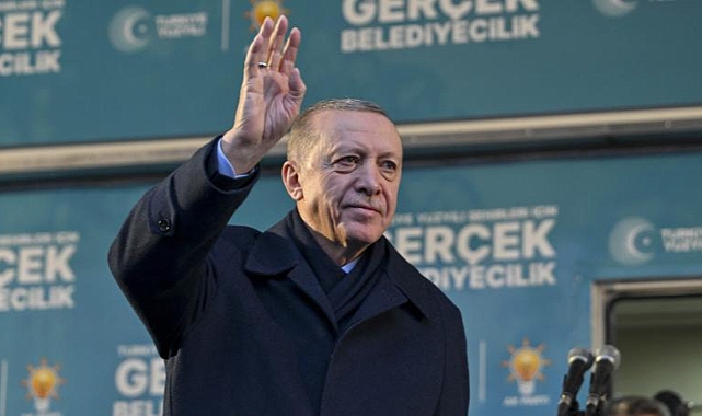 Siyaset istismarla mevzi kapma yarışı değildir