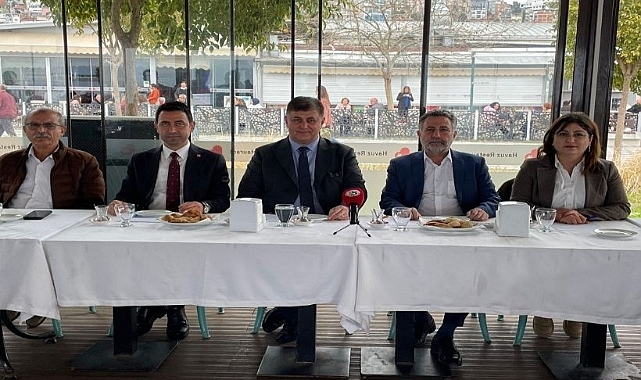Tugay'dan Bayraklı'da muhtar zirvesi