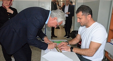 Adnan Öztekin, Oyunu Kullandı