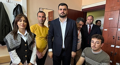 AK Parti'li Eyyüp Kadir İnan, oyunu İzmir'de kullandı