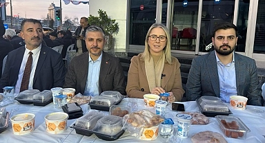 AK Parti'li İnan, İzmir'de iftar programında konuştu