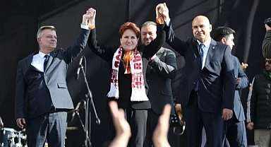 Akşener, Balıkesir'de esnaf ziyaretlerinde bulundu