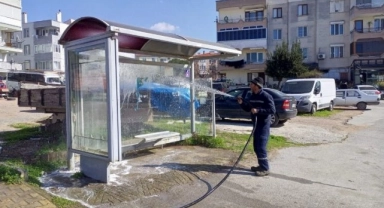 Ayvalık Belediyesi temizlik işleri çalışmalarını sürdürüyor