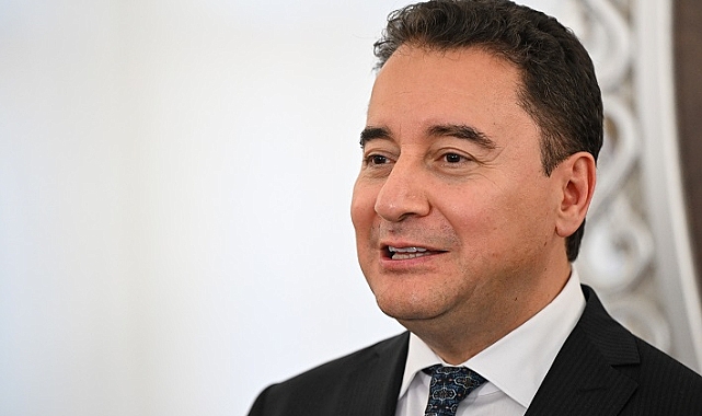 Babacan, partisinin İzmir adaylarını tanıttı