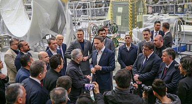 Bakan Bayraktar, İzmir'de STK temsilcileri ve muhtarlarla buluştu