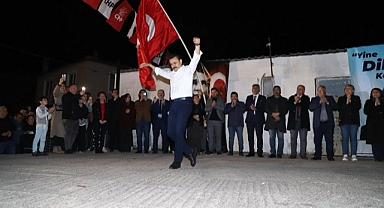 Başkan Kırgöz’e Dede Ocağı Kıratlı’da Zeybek Sürprizi