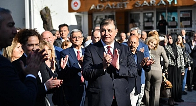 Başkan Tugay'dan resmi tören sitemi