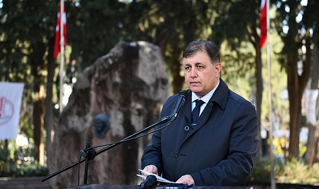 Başkan Tugay'dan Zübeyde Hanım'ın mezarı başında 8 Mart mesajı
