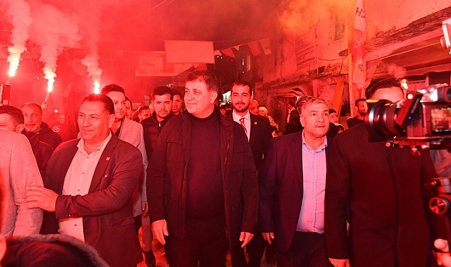 Başkan Tugay Ege Mahallesi sakinleriyle sahur yaptı
