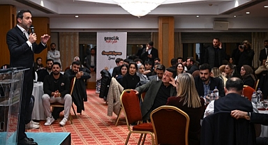 Bayraktar, İzmir'de gençlerle sahur yaptı