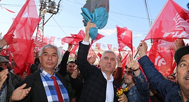 Bergama'da CHP’li Tanju Çelik'e sevgi seli!